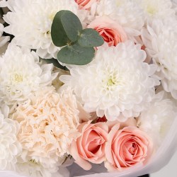 buket c hrizantemoj i diantusami 7